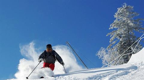 冬天滑雪旅游，冬天旅游滑雪注意事項，冬天滑雪旅游攻略